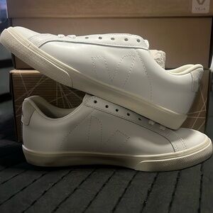 Veja Esplar Leather Sneakers - White